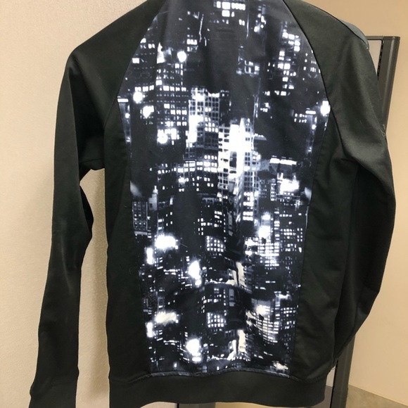 Adidas woman’s bomber jacket. - Picture 3 of 3